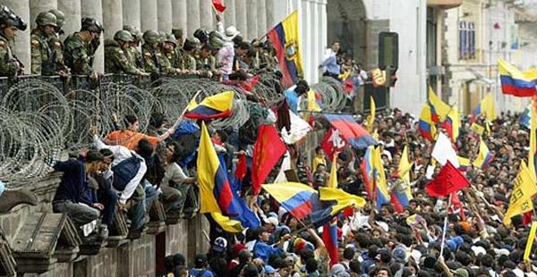 Una revuelta popular derroca al presidente ecuatoriano Abdalá Bucaram-0
