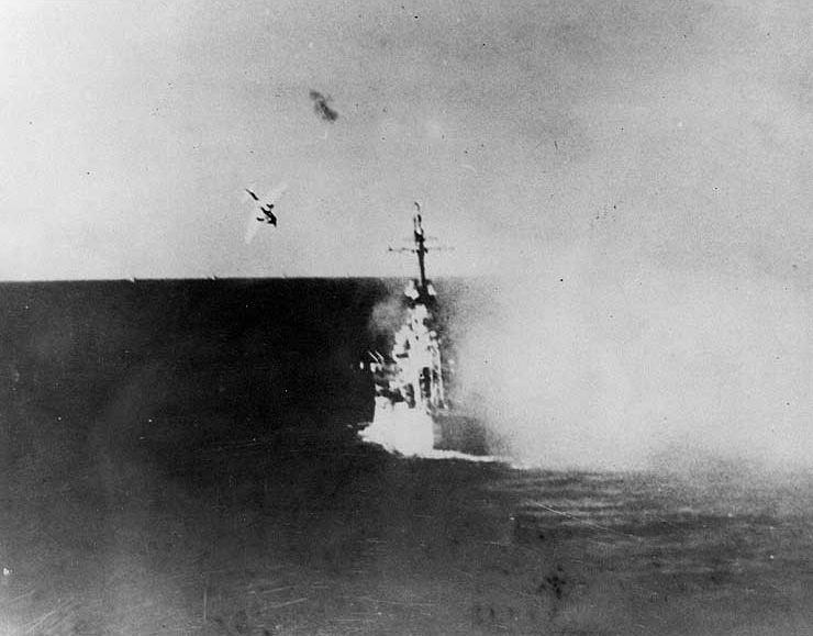 Primer ataque kamikaze en la Segunda Guerra Mundial -0